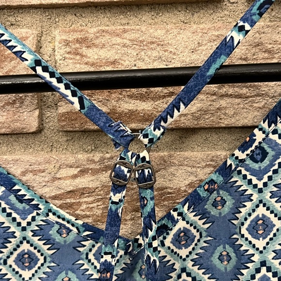 Hollister Fun Blue Tank Top - Picture 3 of 11